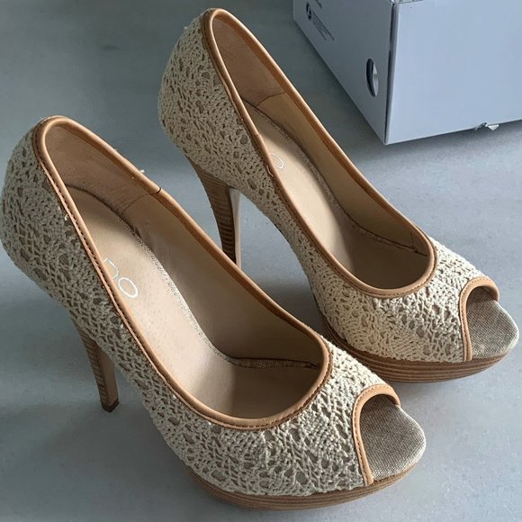 Aldo Lace Heels - Picture 1 of 7